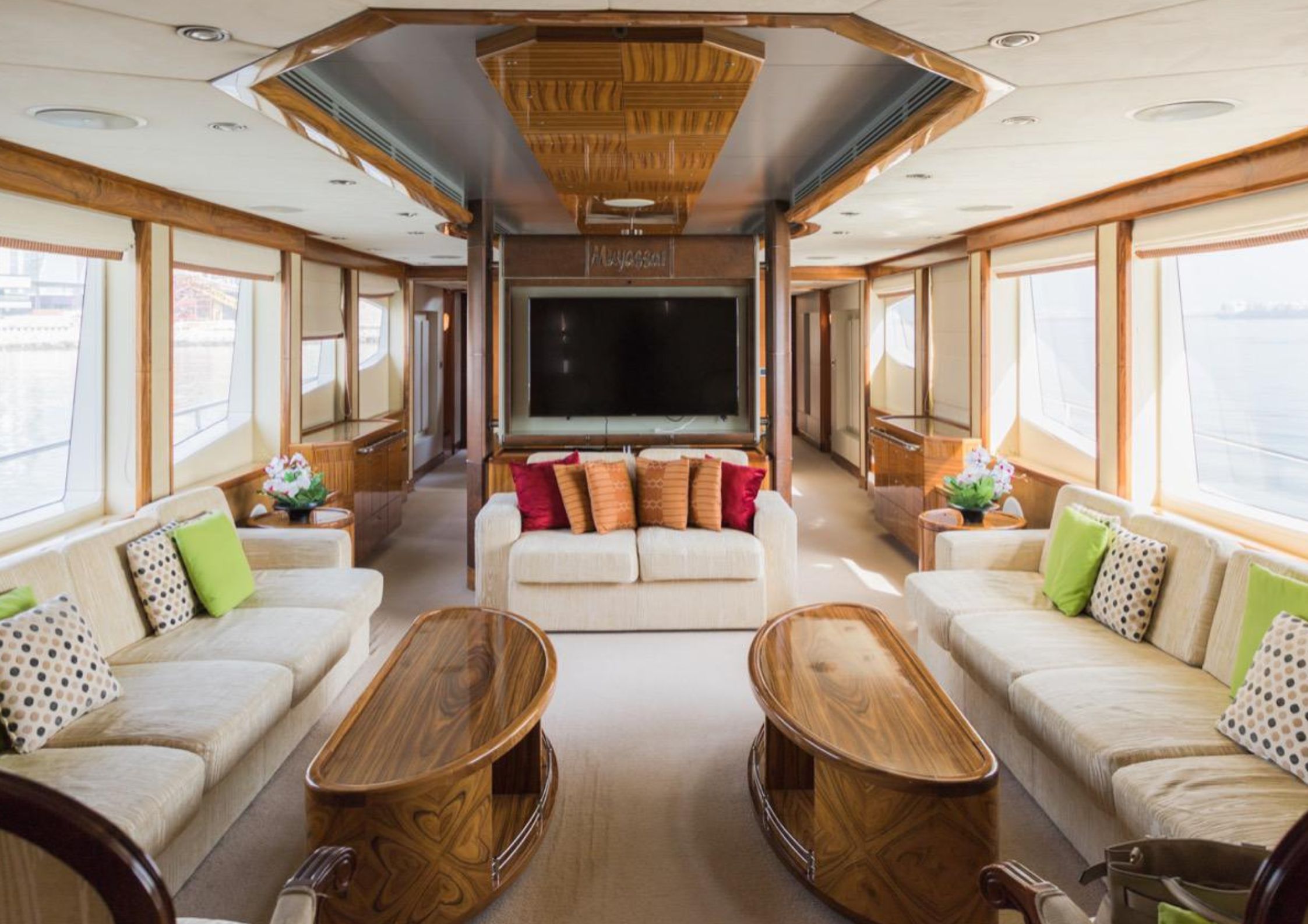 101ft yacht from outside